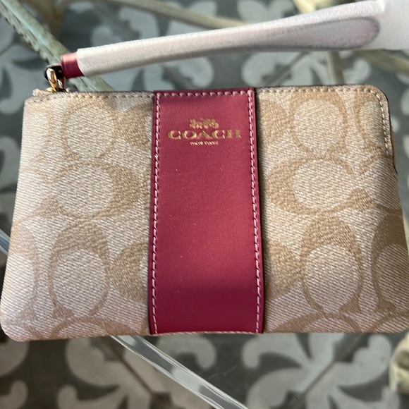 NWT coach wristlet. - Picture 1 of 3
